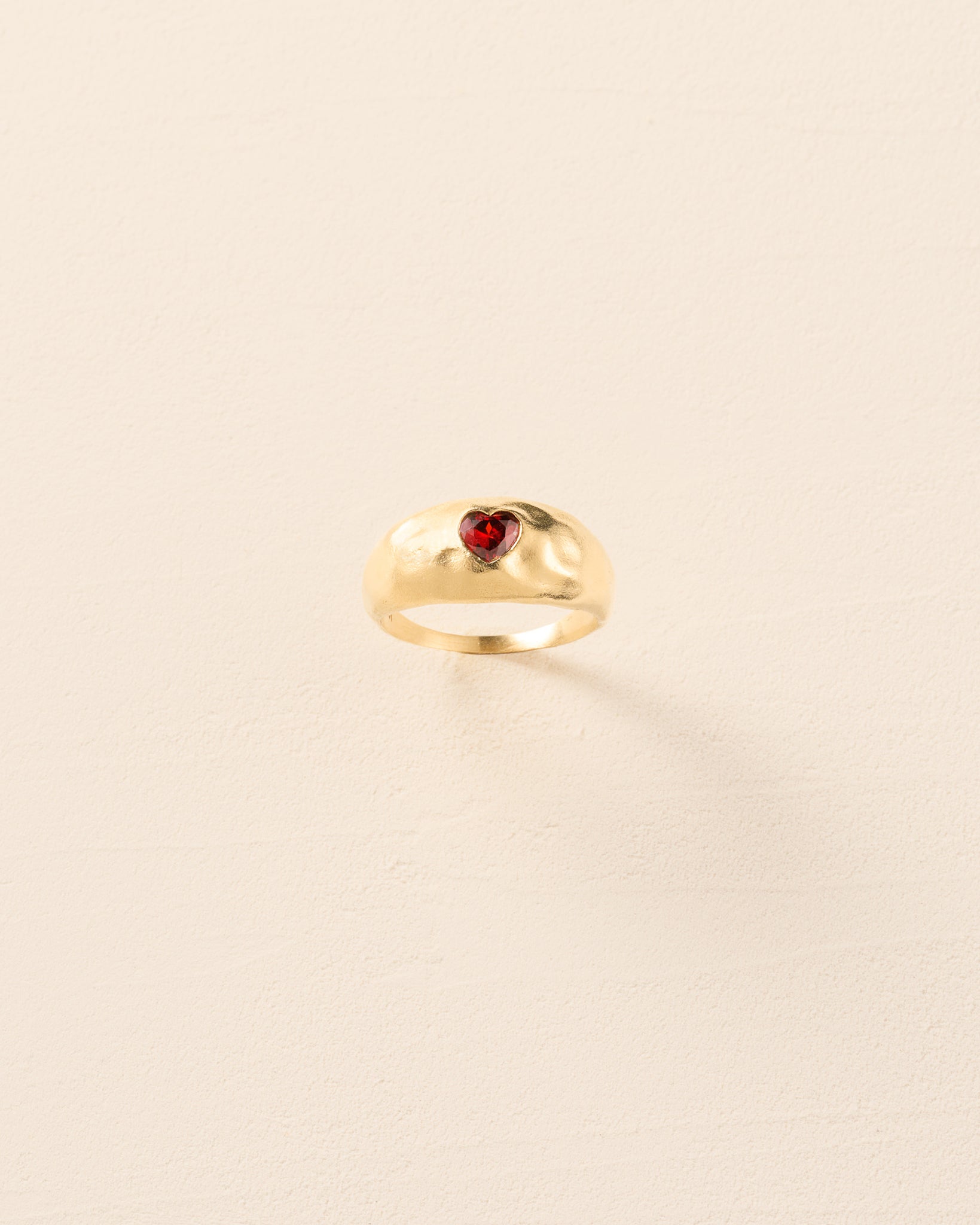 Luzia Red Ring