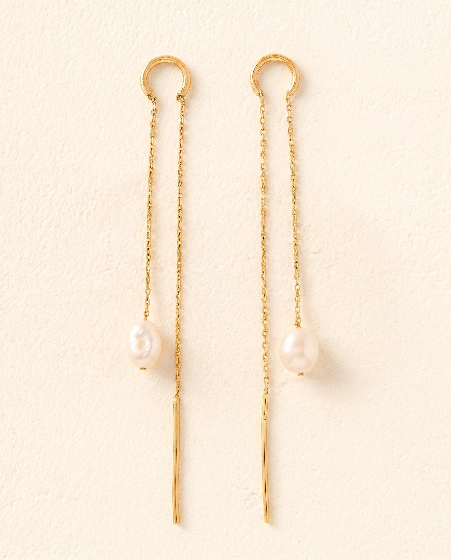 Thésée gold threader earrings with freshwater pearls and curved loops.
