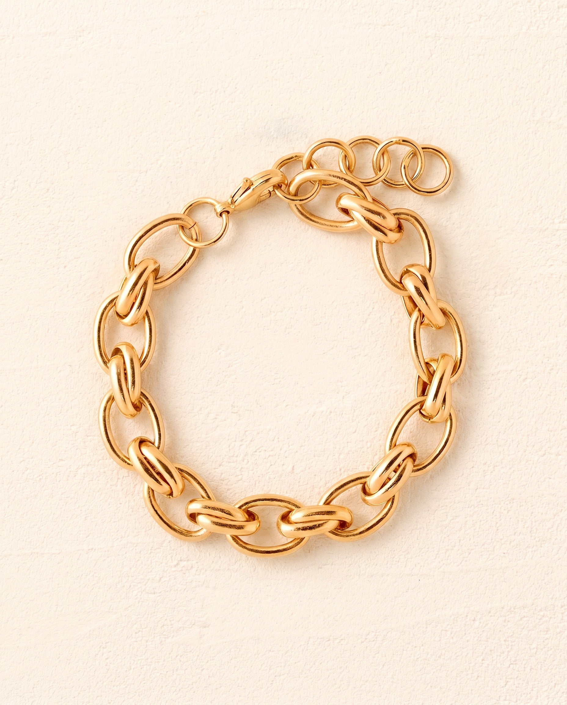 Gold Alessia rolo chain bracelet with alternating single and double interlocking links.