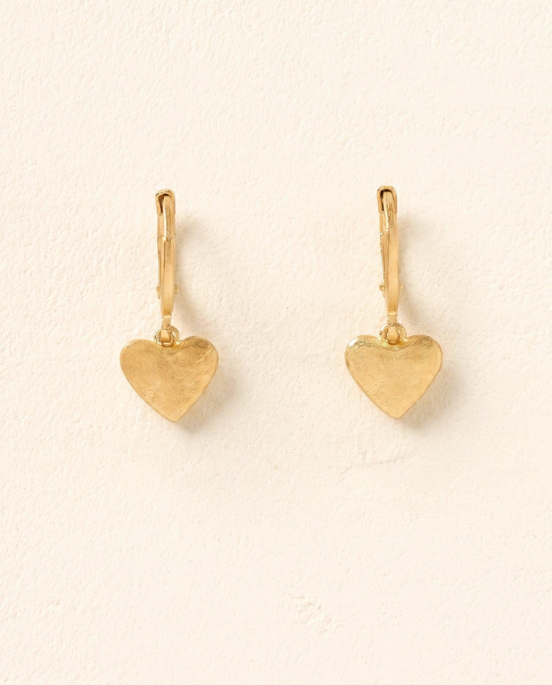 Amá Earrings: Gold-toned heart-shaped dangle earrings with a subtle hammered texture.
