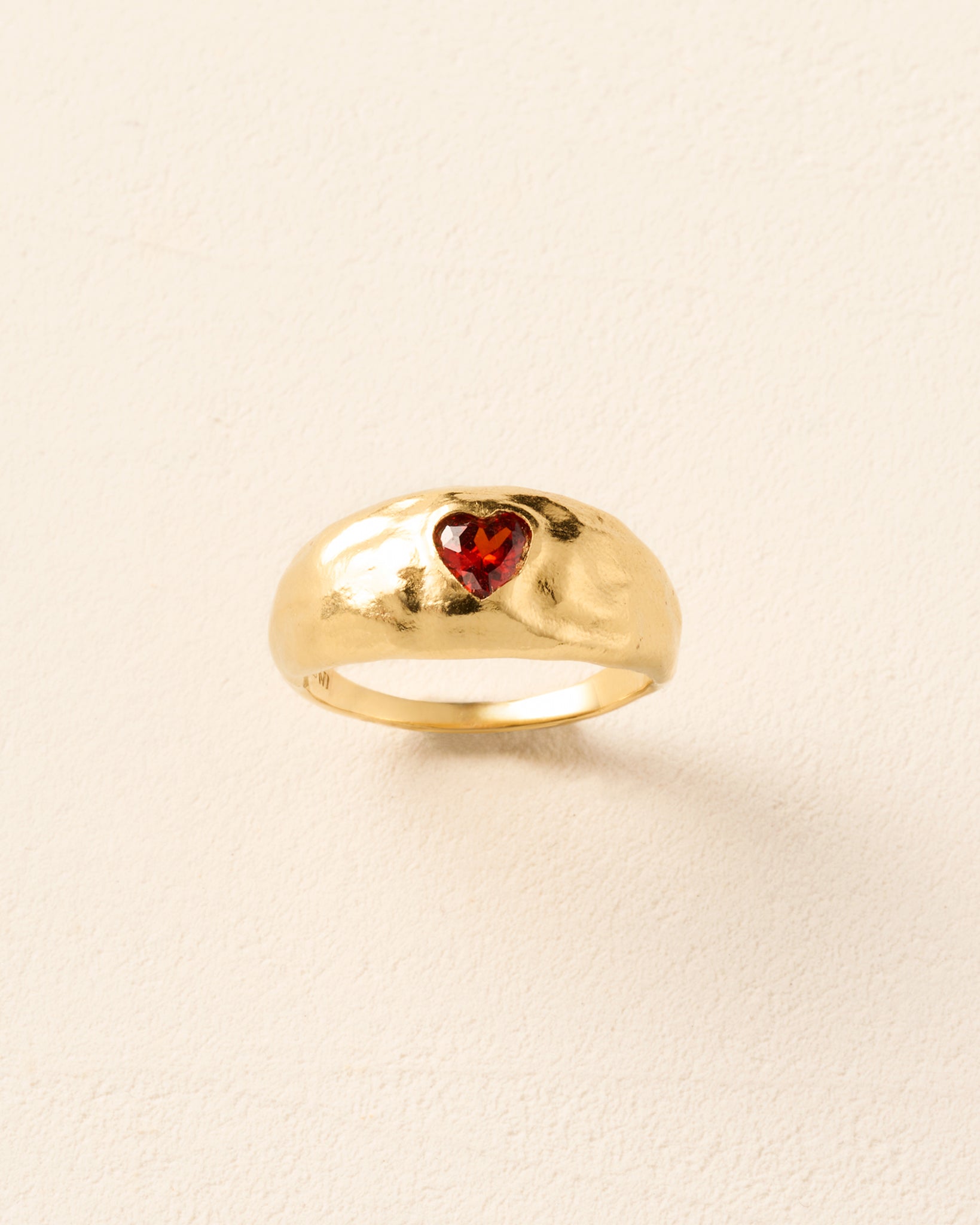 Luzia Red Ring
