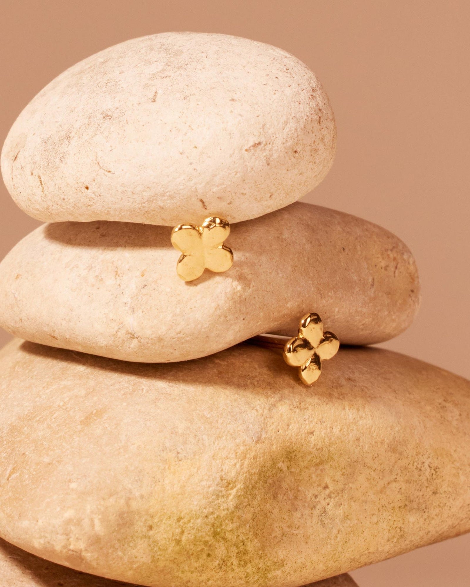 Laeta Stud Earrings