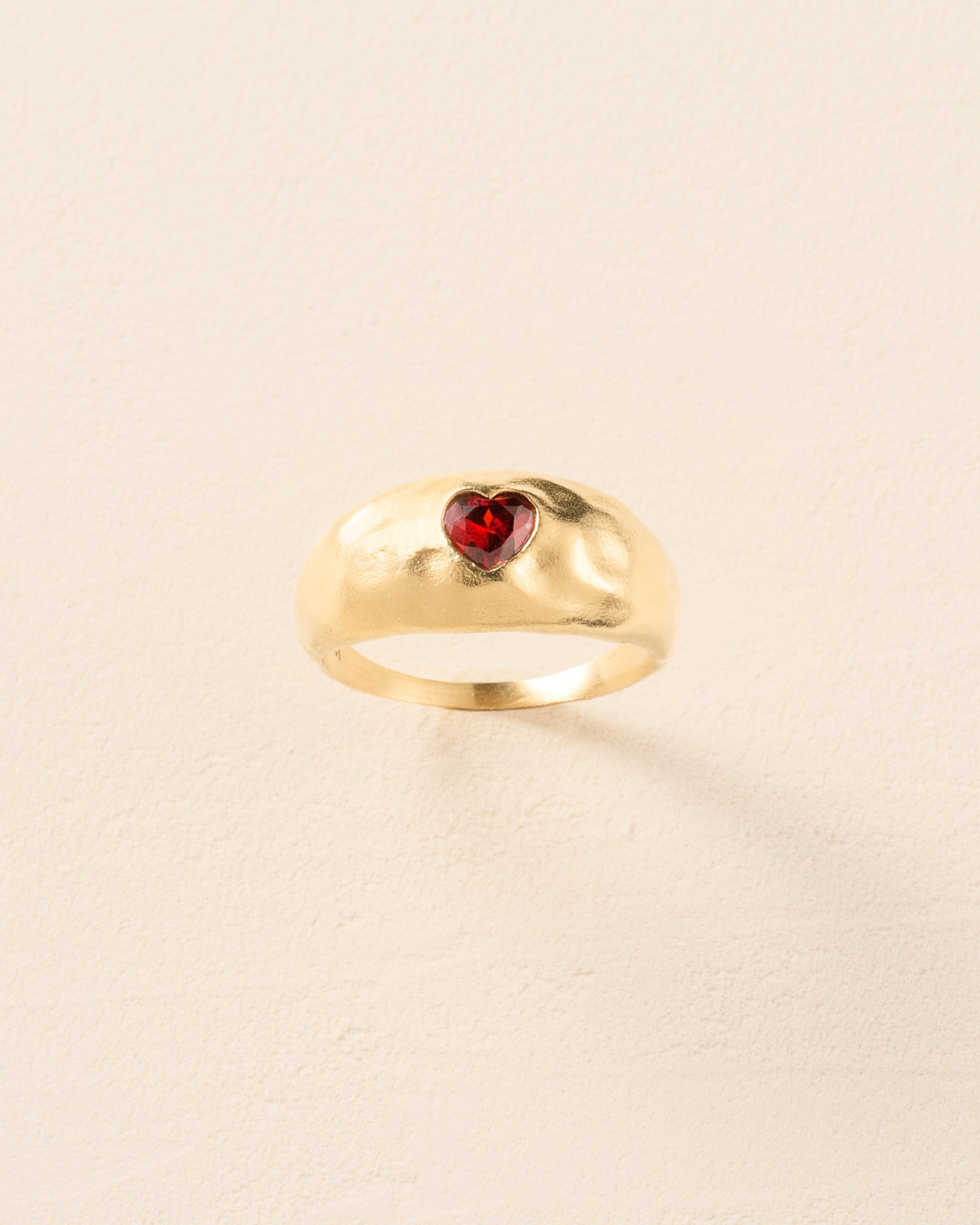 Luzia Red Ring