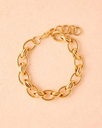Gold chain Alessia bracelet on a beige background