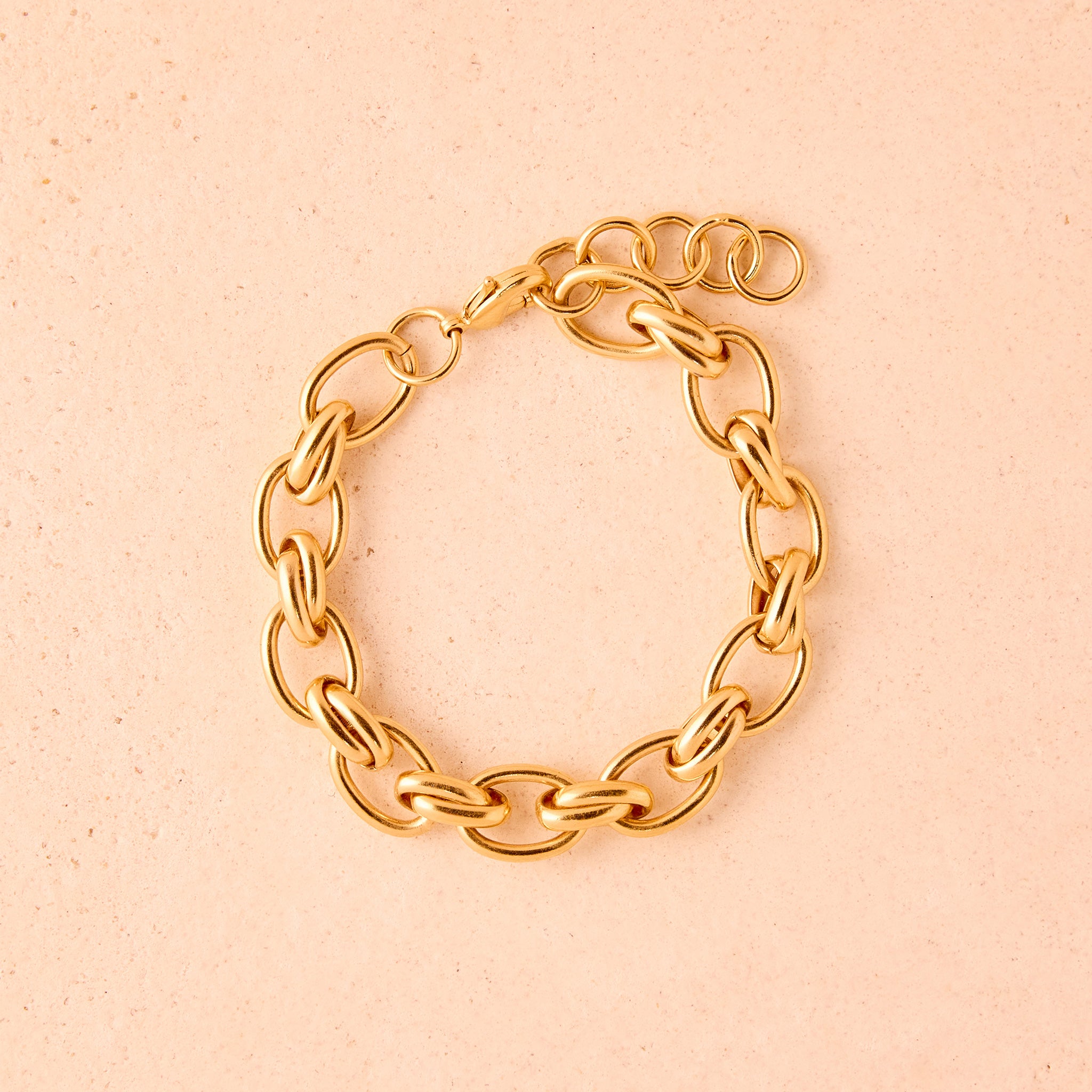 Gold chain Alessia bracelet on a beige background