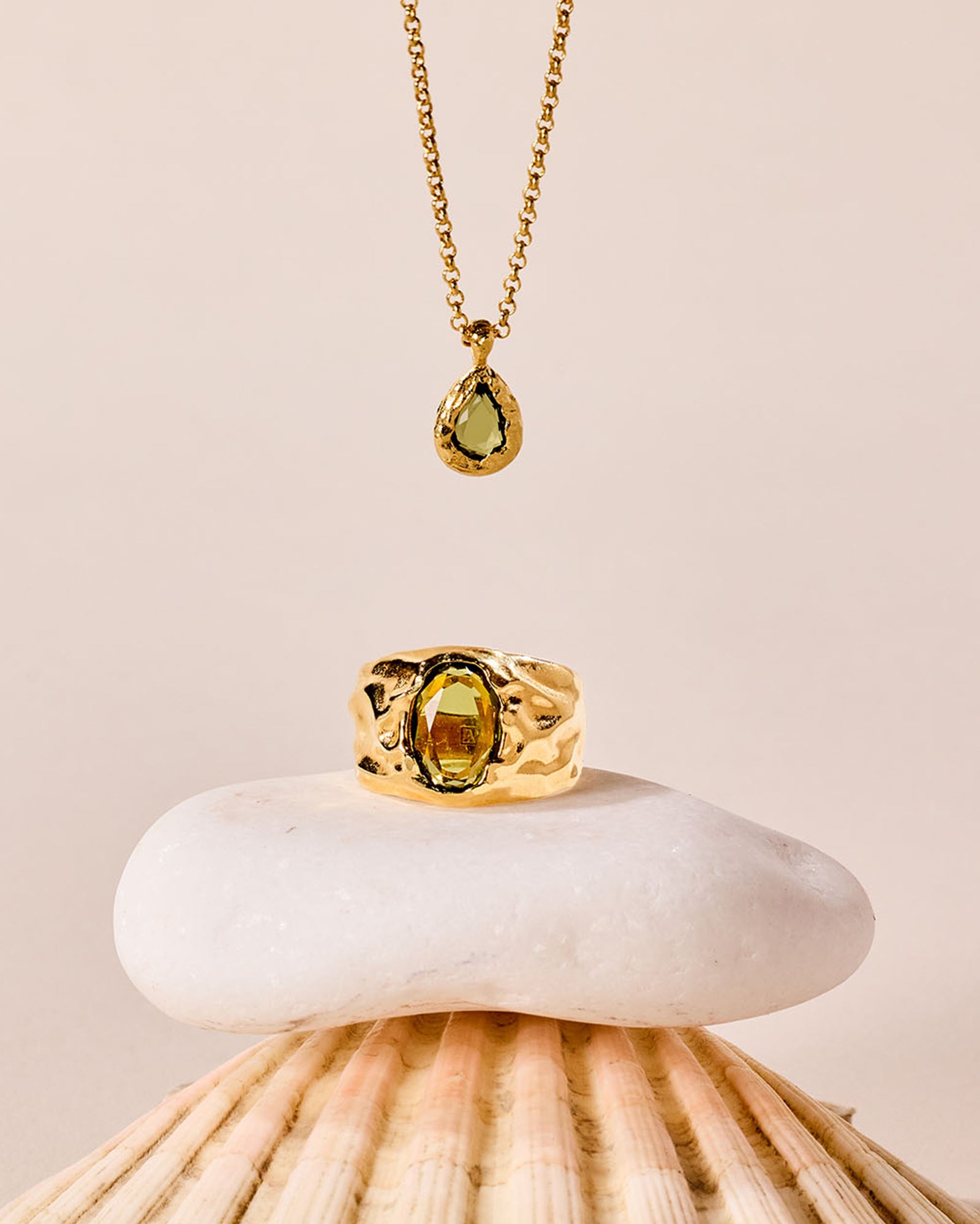 Lysia Dark Green Necklace